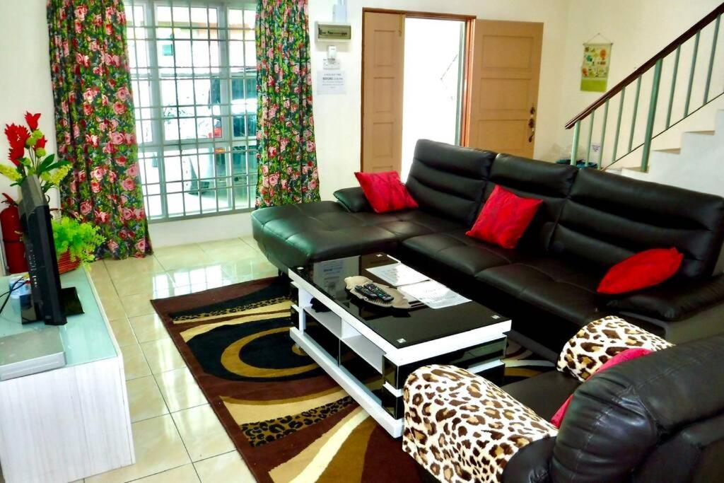 Lily Vacation Home At Cameron Highlands - 12 Pax,Free Wifi W Carporch Tanah Rata Buitenkant foto