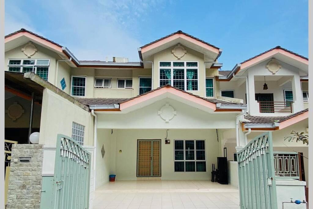 Lily Vacation Home At Cameron Highlands - 12 Pax,Free Wifi W Carporch Tanah Rata Buitenkant foto